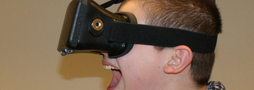 de verschillende VR brillen hebben een achtbaan of andere virtuele wereld voor je in petto