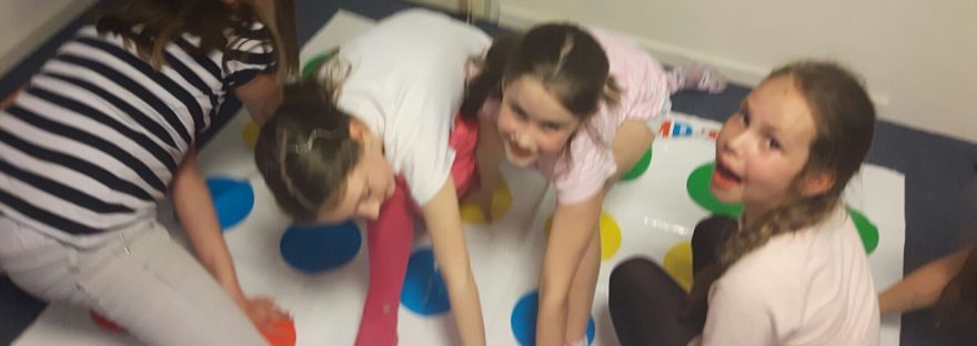 Twister kennen ouders nog van vroeger, maar kinderen van nu vinden het prachtig!