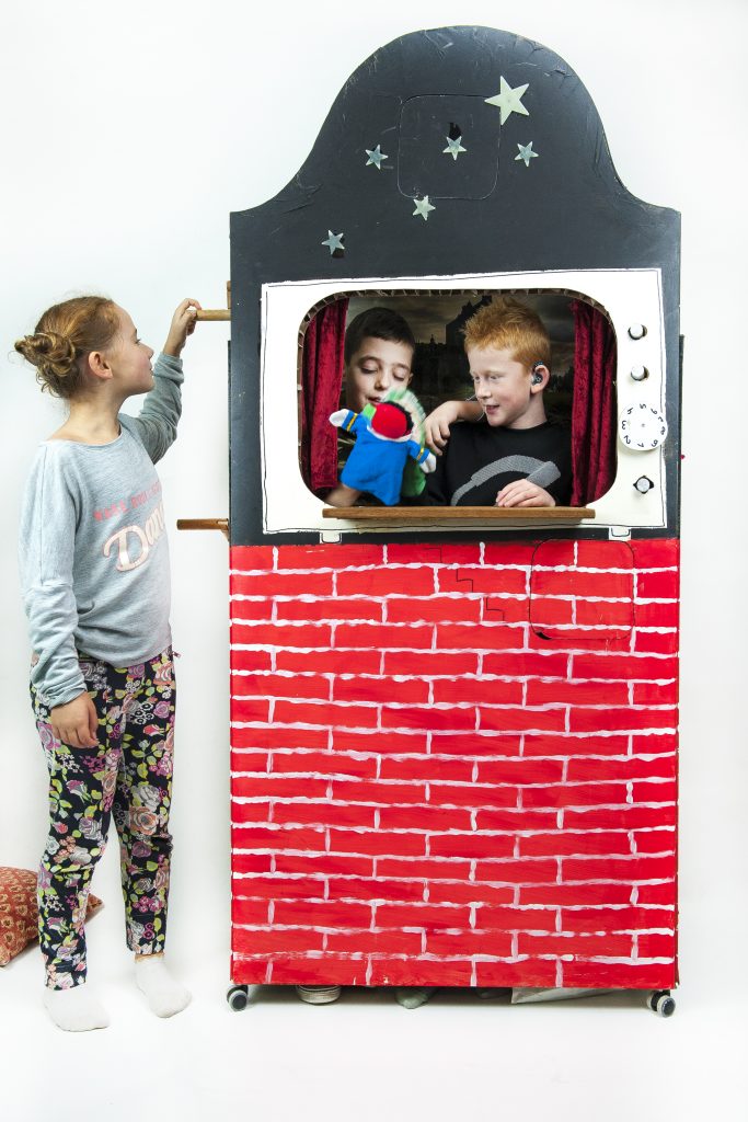Onze unieke poppenkast kan de basis vormen voor een kinderfeestje van jonge kinderen