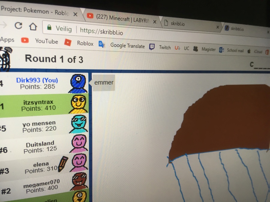 Verschillende spelletjes met meerdere vrienden tegelijk spelen? Zoals hier het raden van een tekening